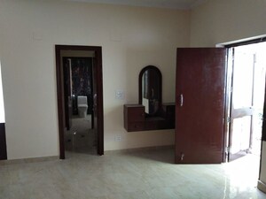 Room in 3 BHK Builder Floor at Sector 14 – for Rent