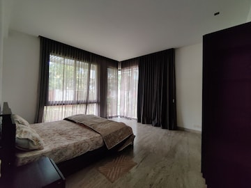 Room in 5 BHK Villa at Prestige Golfshire, Nandi Hills – for Rent