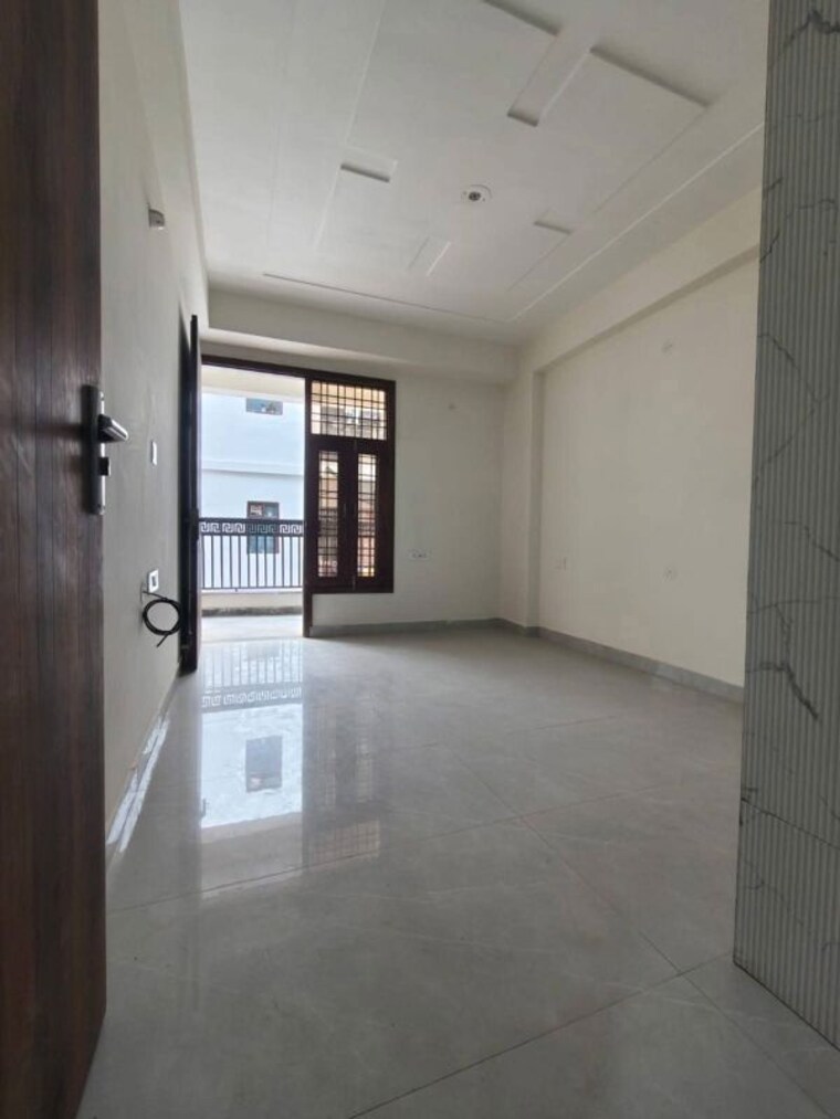 Room, sector 14 3 Bedroom 1500 Sq.Ft. Builder Floor In Sector 14 Gurgaon 9736790