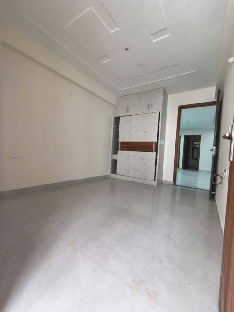 Room, sector 14 3 Bedroom 1500 Sq.Ft. Builder Floor In Sector 14 Gurgaon 9736790