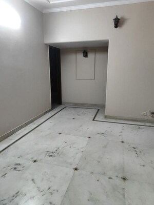 Room in 3 BHK Villa at RWA Apartments Sector 26, Sector 26 – for Rent