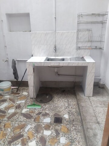 Kitchen in 1.5 BHK Builder Floor at Gomti Nagar – for Rent