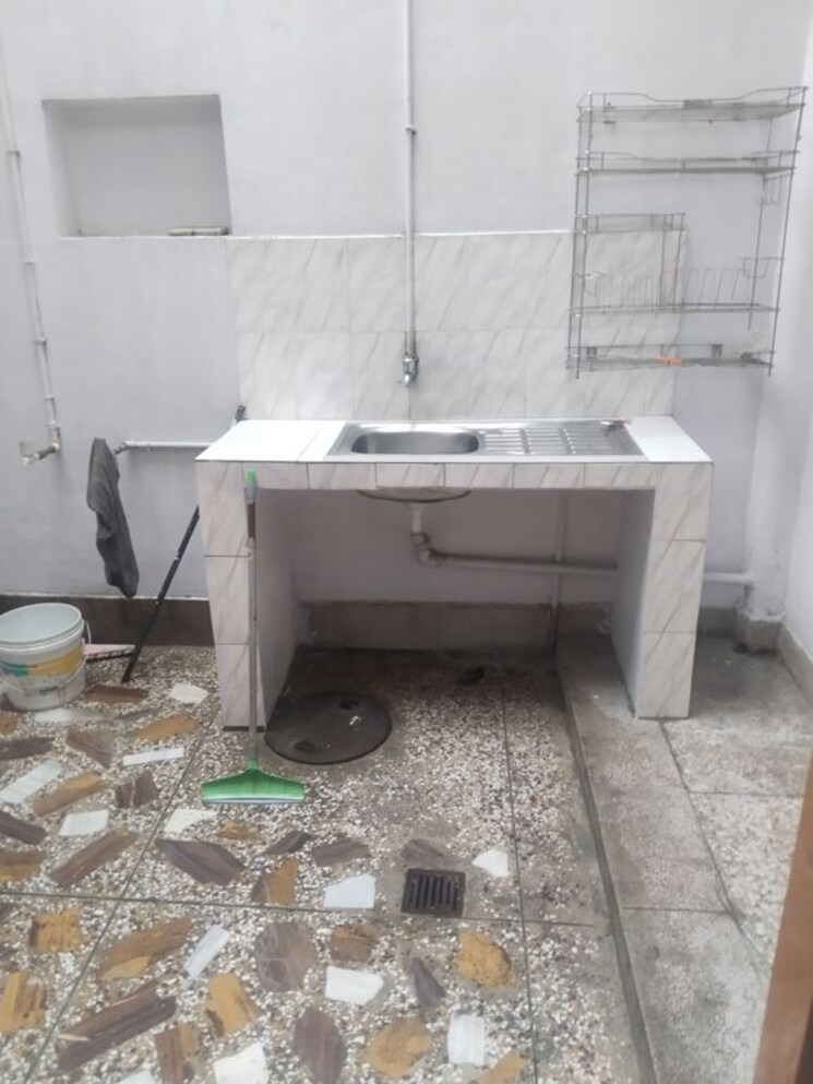 Kitchen, gomti nagar 1.5 Bedroom 800 Sq.Ft. Builder Floor In Gomti Nagar Lucknow 9736908