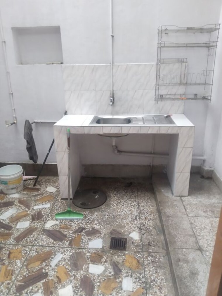 Kitchen, gomti nagar 1.5 Bedroom 800 Sq.Ft. Builder Floor In Gomti Nagar Lucknow 9736908