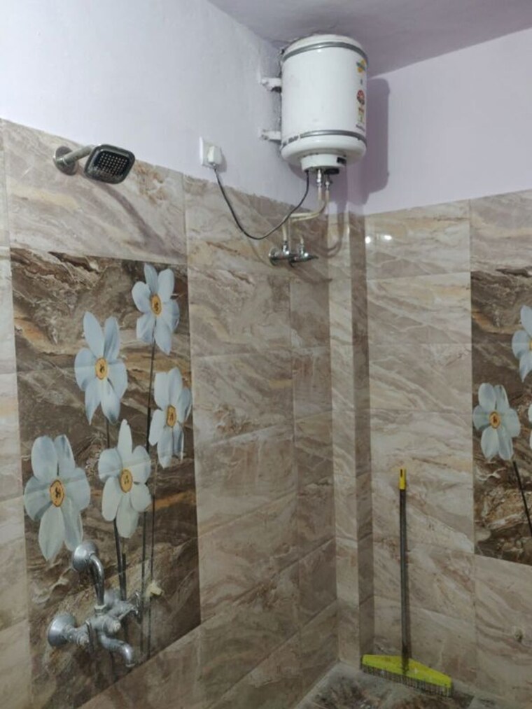 Bathroom, gomti nagar 2 Bedroom 1100 Sq.Ft. Builder Floor In Gomti Nagar Lucknow 9736922