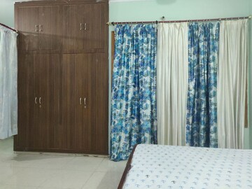 Bedroom in 2 BHK Builder Floor at Gomti Nagar – for Rent