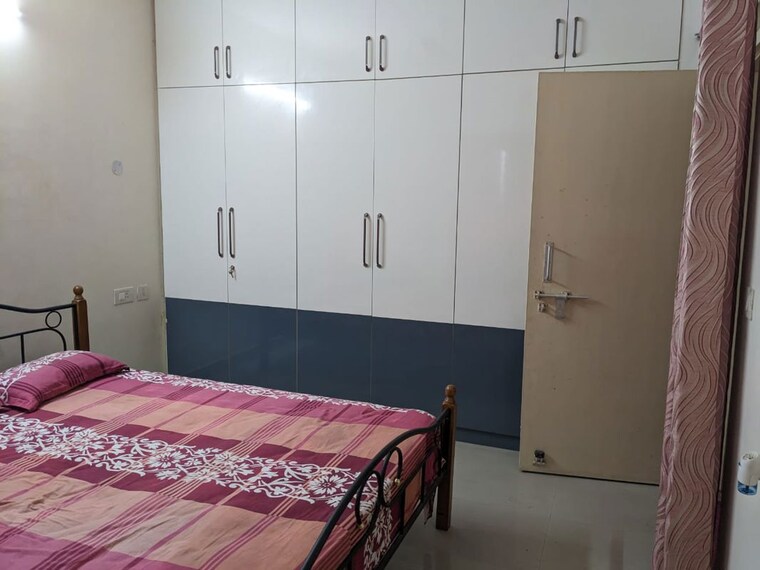 Room, gomti nagar Pg For Boys & Girls In Gomti Nagar 9736937