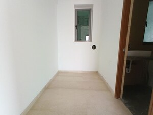 Room in 3 BHK Apartment at Kalpataru Immensa, Kolshet Road – for Rent