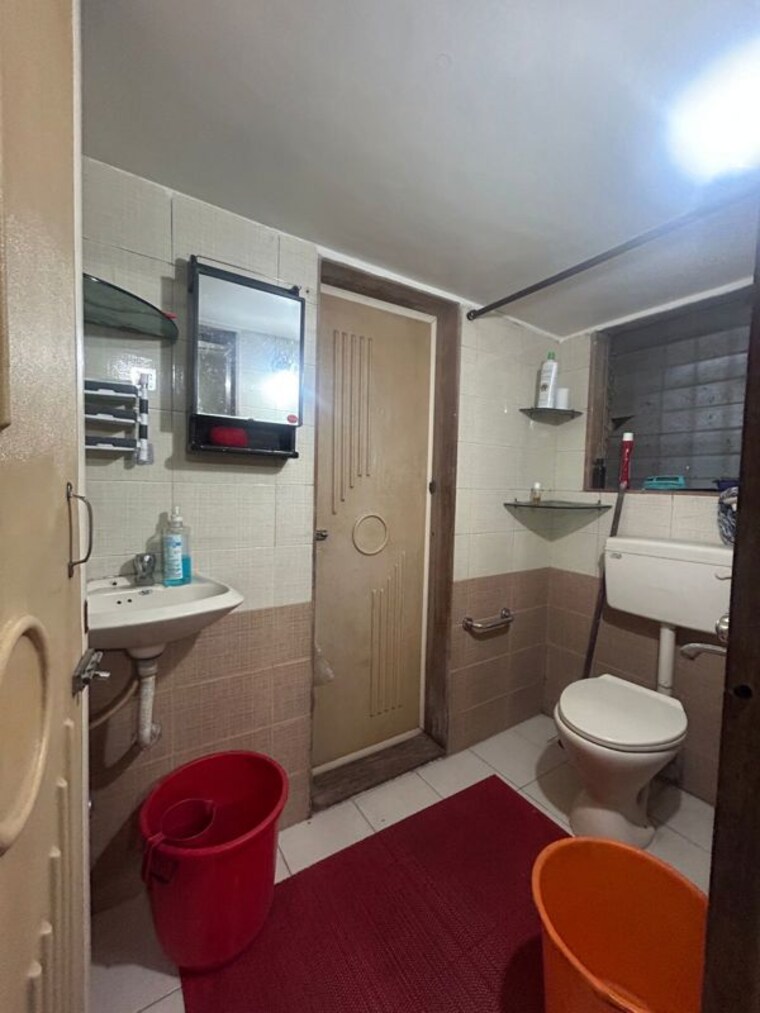 Bathroom, swastik-park-kiran-mill-colony 2 Bedroom 810 Sq.Ft. Apartment In Kiran Mill Colony Thane 9736994