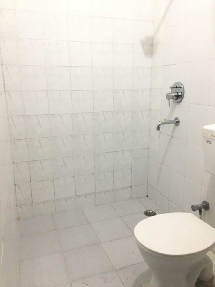 Bathroom, sector 23 3 Bedroom 1850 Sq.Ft. Builder Floor In Sector 23 Gurgaon 9737092
