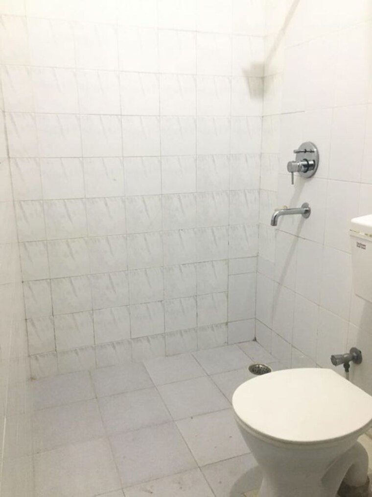 Bathroom, sector 23 3 Bedroom 1850 Sq.Ft. Builder Floor In Sector 23 Gurgaon 9737092