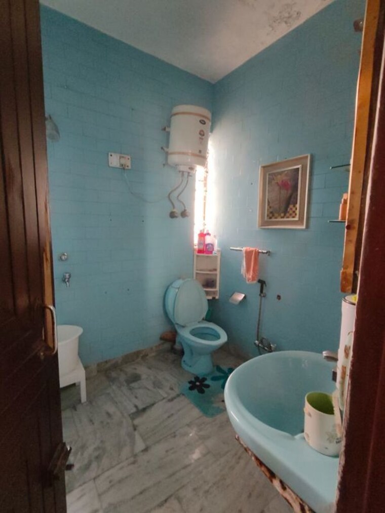 Bathroom, malviya nagar 2 Bedroom 1200 Sq.Ft. Builder Floor In Malviya Nagar Delhi 9737154
