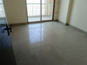 Room in 2 BHK Apartment at Mahagun Mascot, Sain Vihar – for Rent