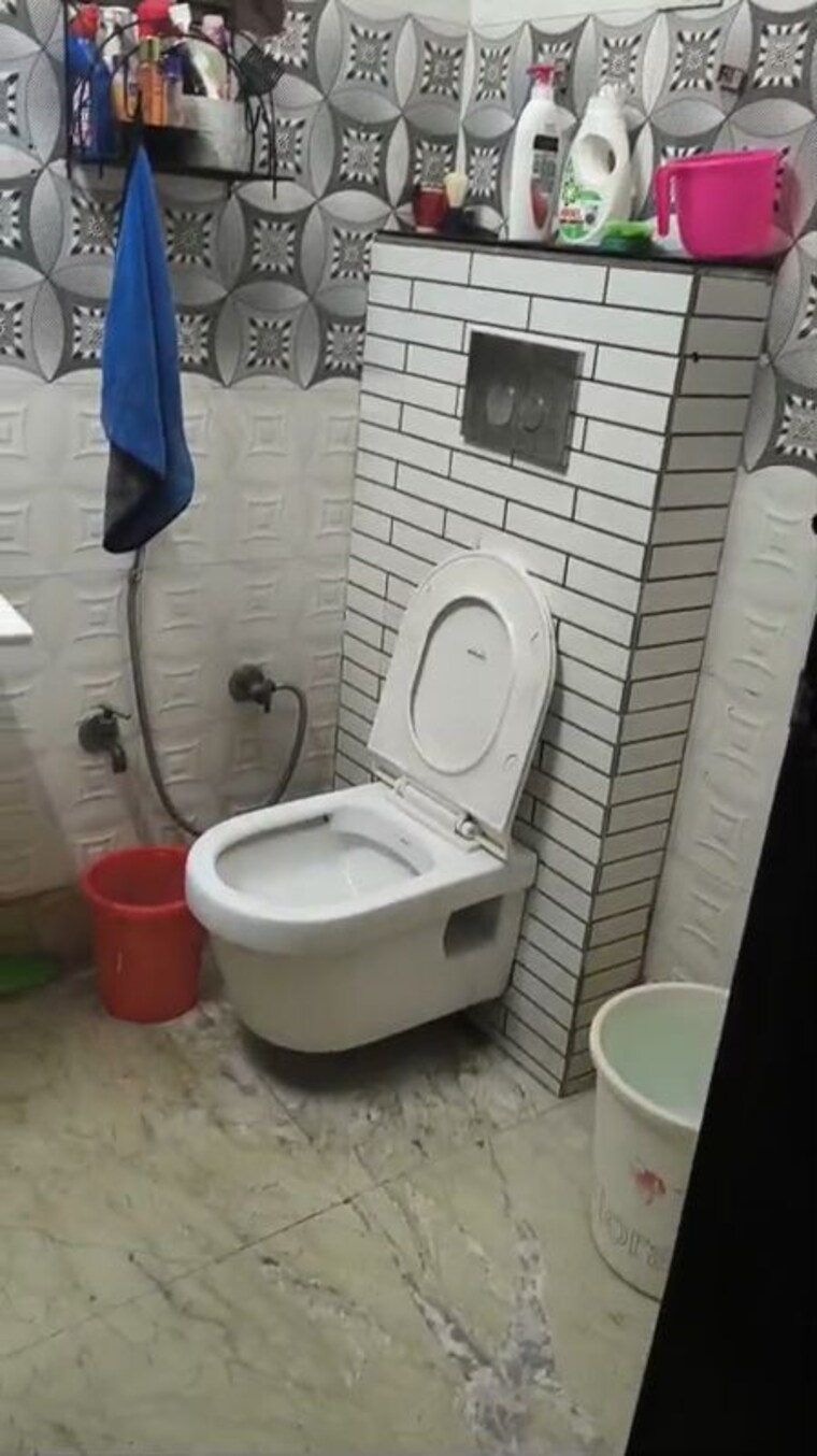 Bathroom, rohini sector 25 3 Bedroom 750 Sq.Ft. Builder Floor In Rohini Sector 25 Delhi 9737167