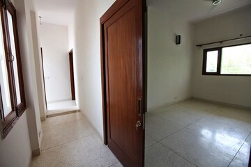Room in 3 BHK Builder Floor at Greater Kailash – for Rent