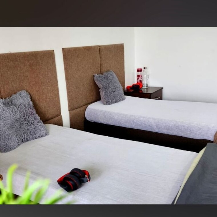 Bedroom, thane west Pg For Boys In Thane West 9737181