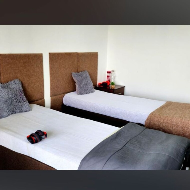 Bedroom, thane west Pg For Boys In Thane West 9737181