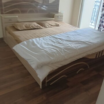 Bedroom in 3.5 BHK Apartment at Ansal API Celebrity Gardens, Sushant Golf City – for Rent