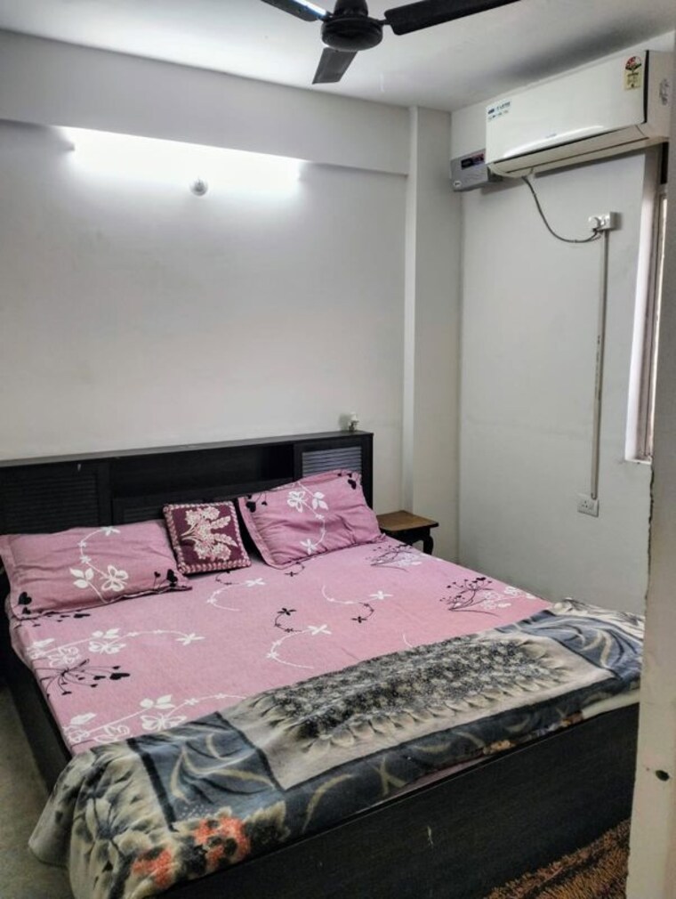 Room, gomti nagar Pg For Boys & Girls In Gomti Nagar 9737228