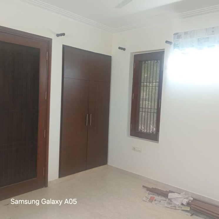 Room, hemkunt colony 3 Bedroom 272 Sq.Yd. Builder Floor In Hemkunt Colony Delhi 9737240