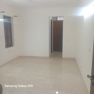 Room in 3 BHK Builder Floor at Hemkunt Colony – for Rent