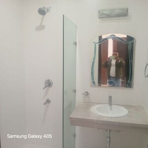 Furnished Amenities in 3 BHK Builder Floor at Hemkunt Colony – for Rent