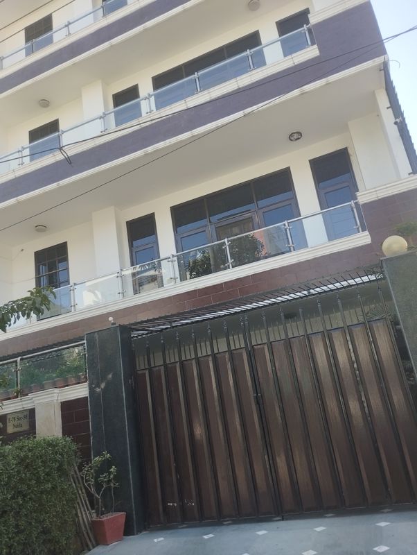 6+ BHK + Servant Room Independent House For Sale in Sector 122