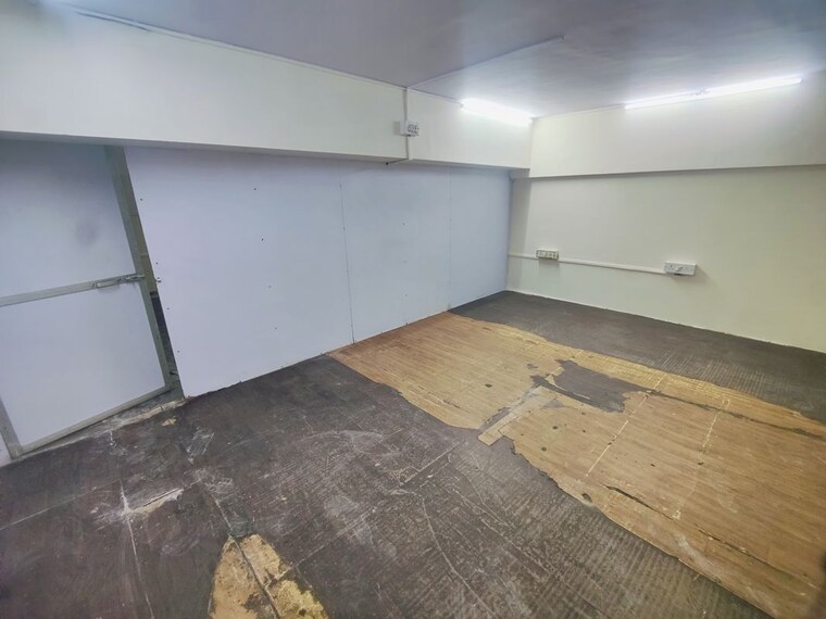 Room, malad west Commercial Office Space 700 Sq.Ft. In Malad West Mumbai 9737253