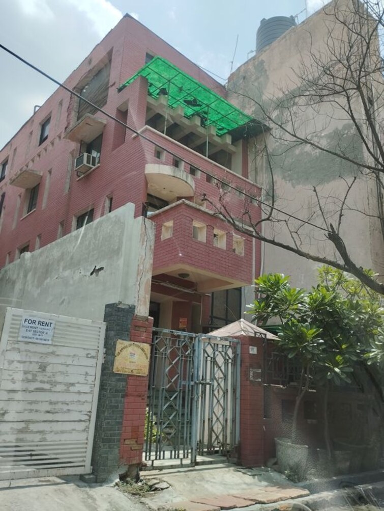 Cover Image, sector 12 6+ Bedroom 202 Sq.Mt. Independent House In Sector 12 Noida 9737282