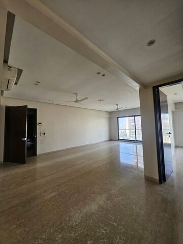 Room in 3 BHK Apartment at Mahesh Jai Bharat, Khar West – for Rent