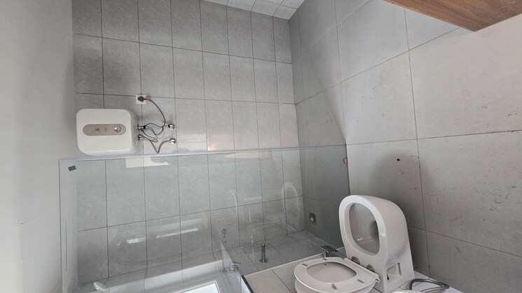 Bathroom, godrej-golf-link-villas 4 Bedroom 2835 Sq.Ft. Villa In Sector 27 Yamuna Expressway Greater Noida 9737316