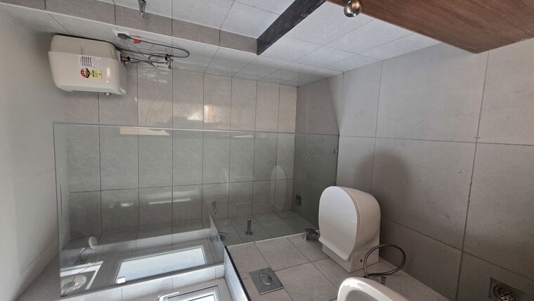 Bathroom, godrej-golf-link-villas 4 Bedroom 2835 Sq.Ft. Villa In Sector 27 Yamuna Expressway Greater Noida 9737316