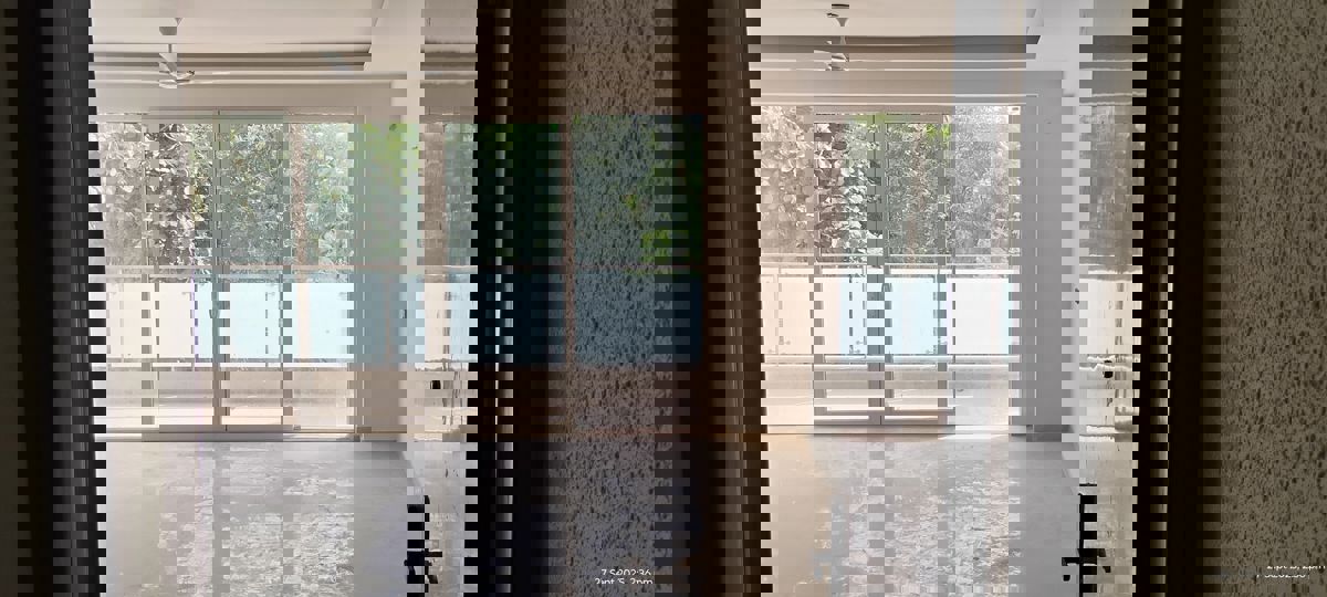 5 BHK + Servant Room,Study Room,Extra Room 4500 Sq.Ft. Builder Floor in DLF Royale Residences