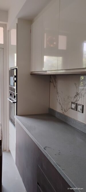 Room in 5 BHK Builder Floor at DLF Royale Residences, Dlf Phase I – for Sale