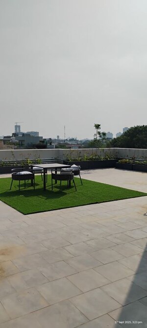 Parking in 5 BHK Builder Floor at DLF Royale Residences, Dlf Phase I – for Sale