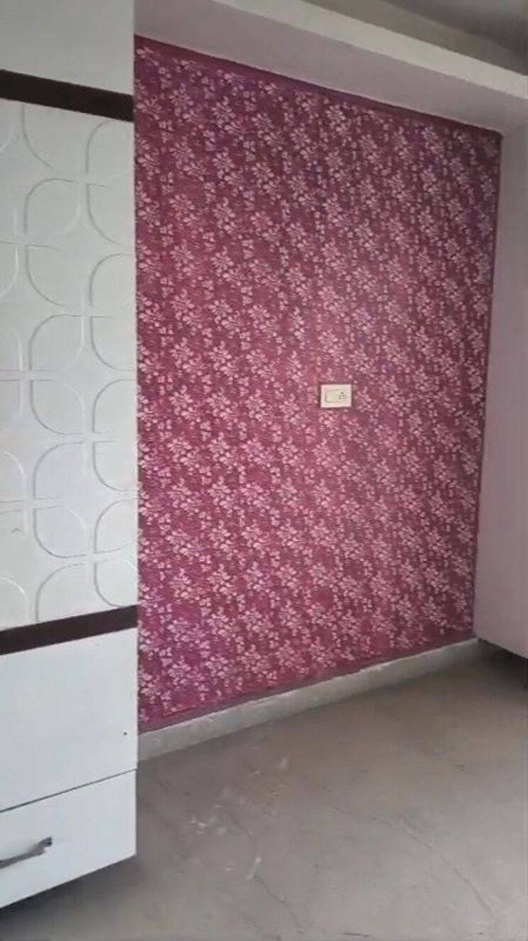 Room, rohini sector 24 3 Bedroom 700 Sq.Ft. Builder Floor In Rohini Sector 24 Delhi 9737363