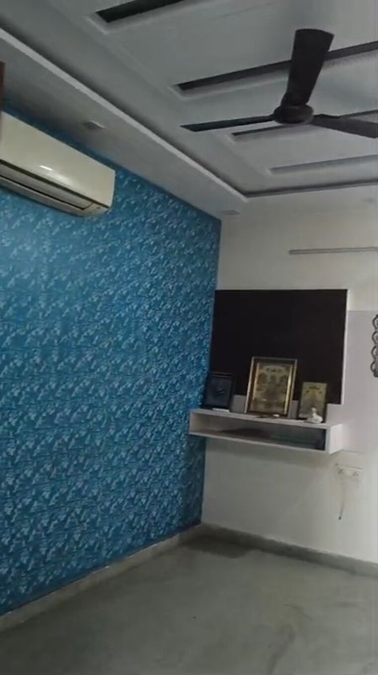 Room, rohini sector 24 3 Bedroom 700 Sq.Ft. Builder Floor In Rohini Sector 24 Delhi 9737363