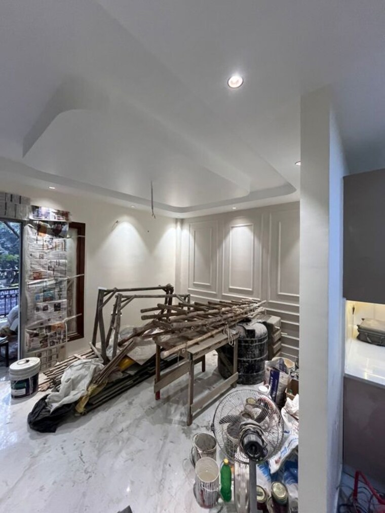 Gym, dlf-queens-court 3 Bedroom 200 Sq.Yd. Builder Floor In Greater Kailash ii Delhi 9737401