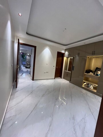 Furnished Amenities in 3 BHK Builder Floor at DLF Queens Court, Greater Kailash ii – for Rent