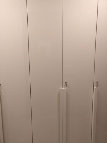 Furnished Amenities in 3 BHK Builder Floor at Defence Colony – for Rent