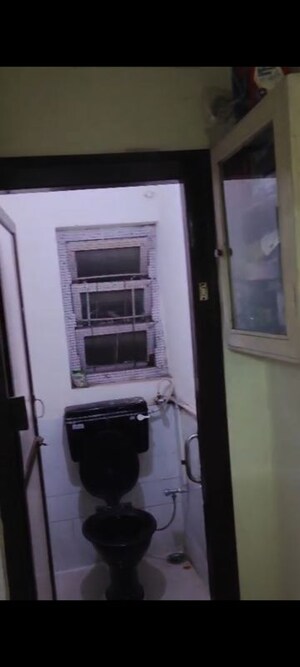 Furnished Amenities in 1 BHK Apartment at Vile Parle East – for Rent