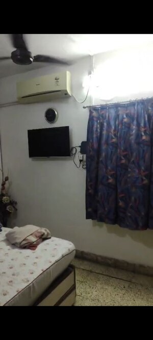 Bedroom in 1 BHK Apartment at Vile Parle East – for Rent