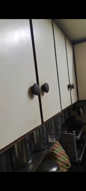 Furnished Amenities in 1 BHK Apartment at Vile Parle East – for Rent