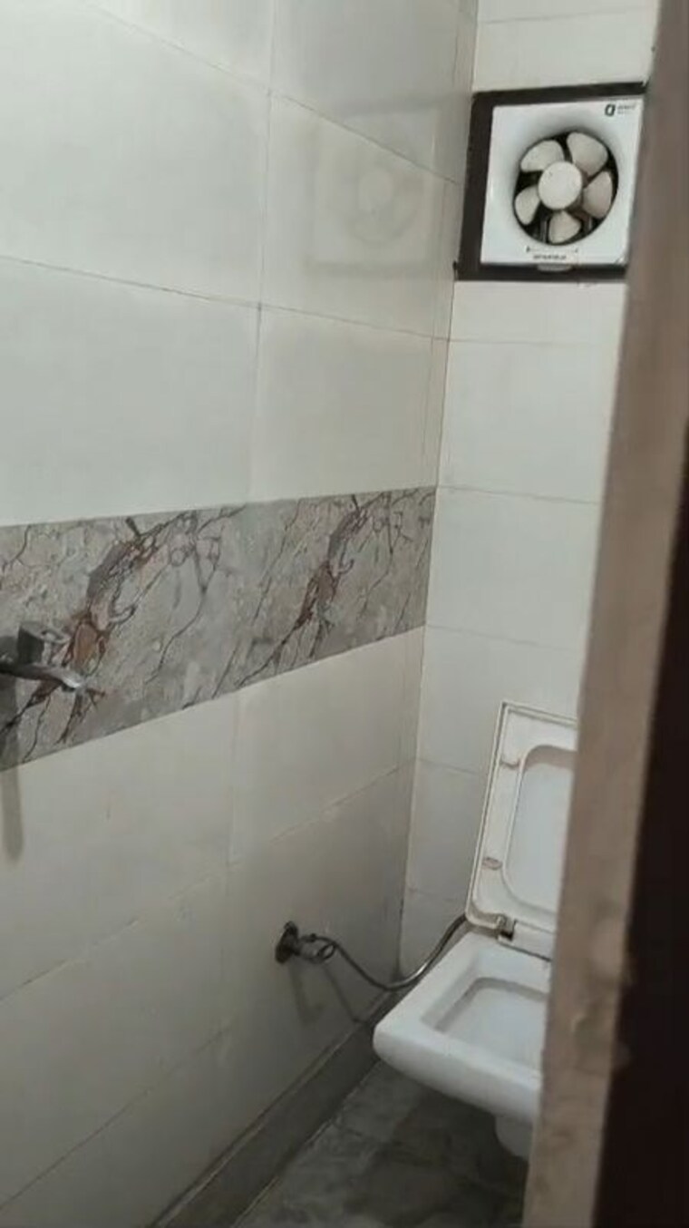 Bathroom, rohini sector 25 1 Bedroom 390 Sq.Ft. Builder Floor In Rohini Sector 25 Delhi 9737445