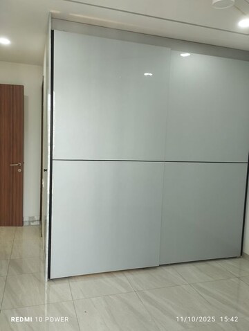 Room in 2 BHK Apartment at My Home Jewel, Madinaguda – for Rent