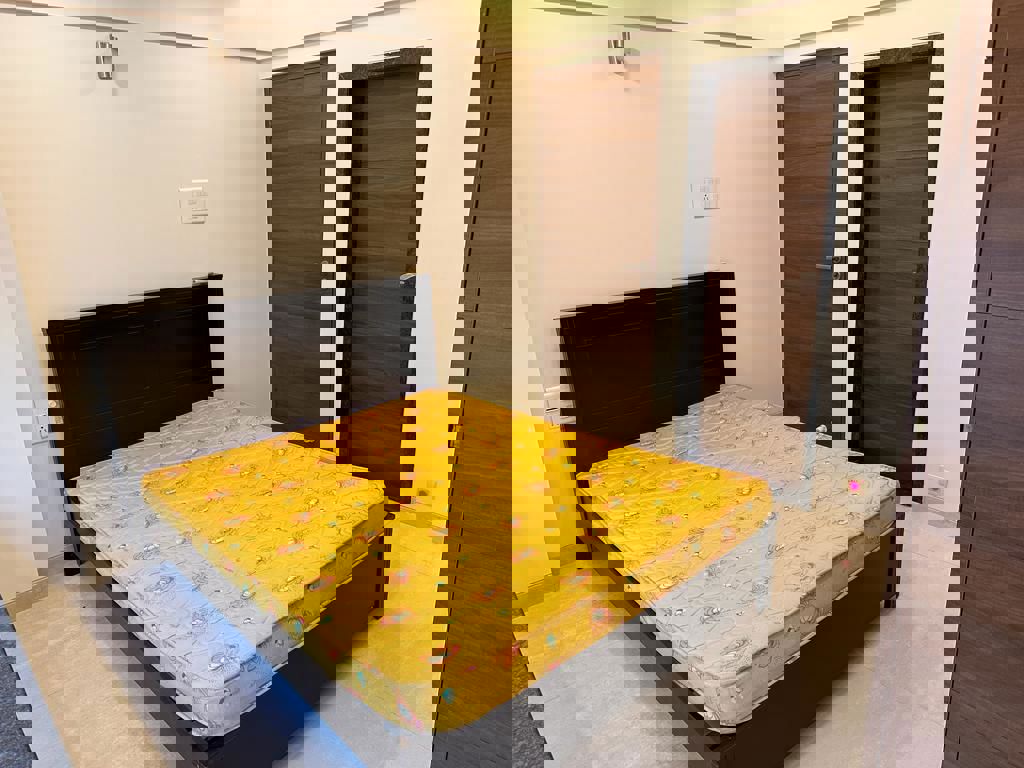 3 BHK + Servant Room 1400 Sq.Ft. Apartment in Landmark Building Bandra West