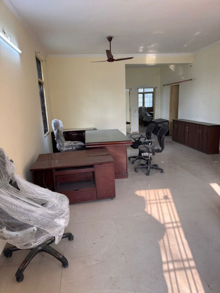 Cover Image, gomti nagar Commercial Office Space 1250 Sq.Ft. In Gomti Nagar Lucknow 9737543