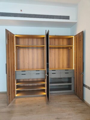 Room in 3 BHK Apartment at Lodha Trump Tower, Worli – for Rent