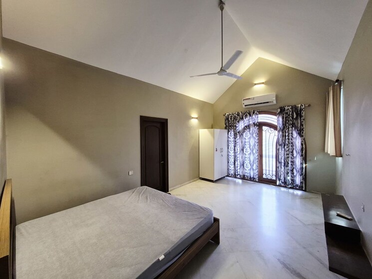 Room, banjara hills 4 Bedroom 6000 Sq.Ft. Independent House In Banjara Hills Hyderabad 9737566