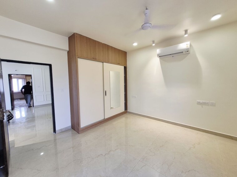 Room, banjara hills 3 Bedroom 1600 Sq.Ft. Apartment In Banjara Hills Hyderabad 9737582